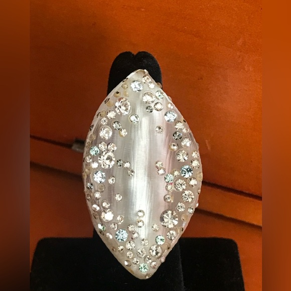 Alexis Bittar white lucite chunky ring with Size Good
